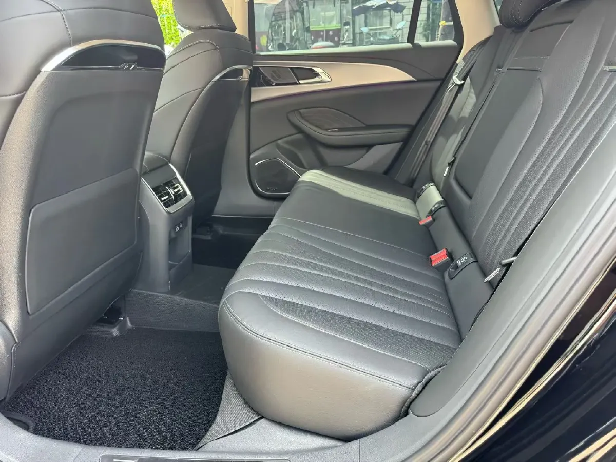 2025 HongQi H5 1.5T 169HP L4 1DHT Hybrid,autocango,china used car exporter,china ev exporter,chinese used car exporter,chinese used ev exporter