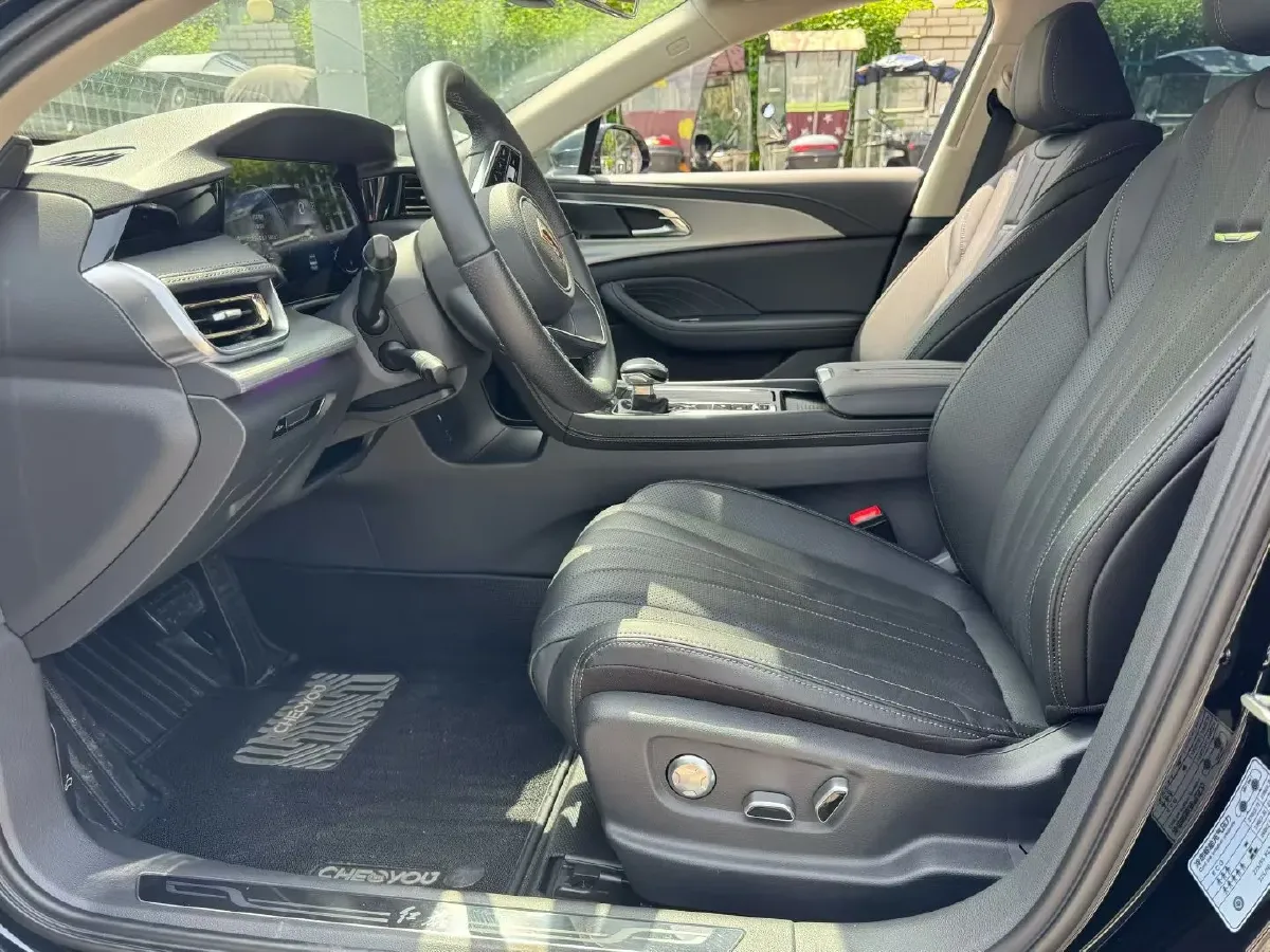 2025 HongQi H5 1.5T 169HP L4 1DHT Hybrid,autocango,china used car exporter,china ev exporter,chinese used car exporter,chinese used ev exporter