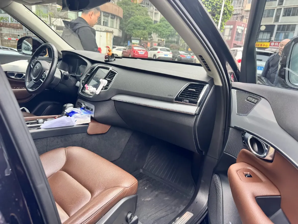 2018 Land Rover Discovery 2.0T 300HP L4 8AT,autocango,china used car exporter,china ev exporter,chinese used car exporter,chinese used ev exporter