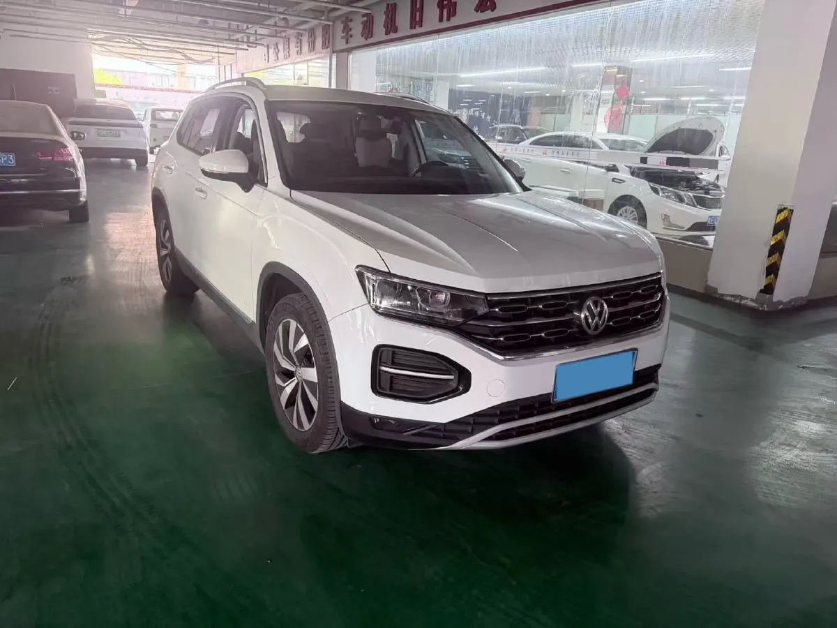 2019 Jeep Cherokee 2.0T 234HP L4 9AT,autocango,china used car exporter,china ev exporter,chinese used car exporter,chinese used ev exporter