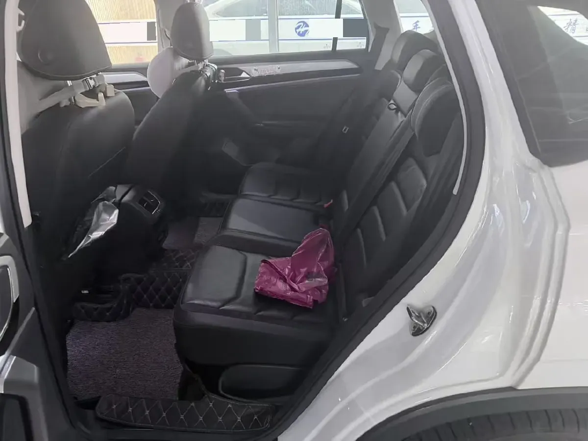 2019 Jeep Cherokee 2.0T 234HP L4 9AT,autocango,china used car exporter,china ev exporter,chinese used car exporter,chinese used ev exporter