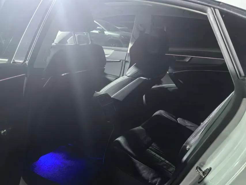 2022 Audi A7L 2.0T 245HP L4 7DCT,autocango,china used car exporter,china ev exporter,chinese used car exporter,chinese used ev exporter