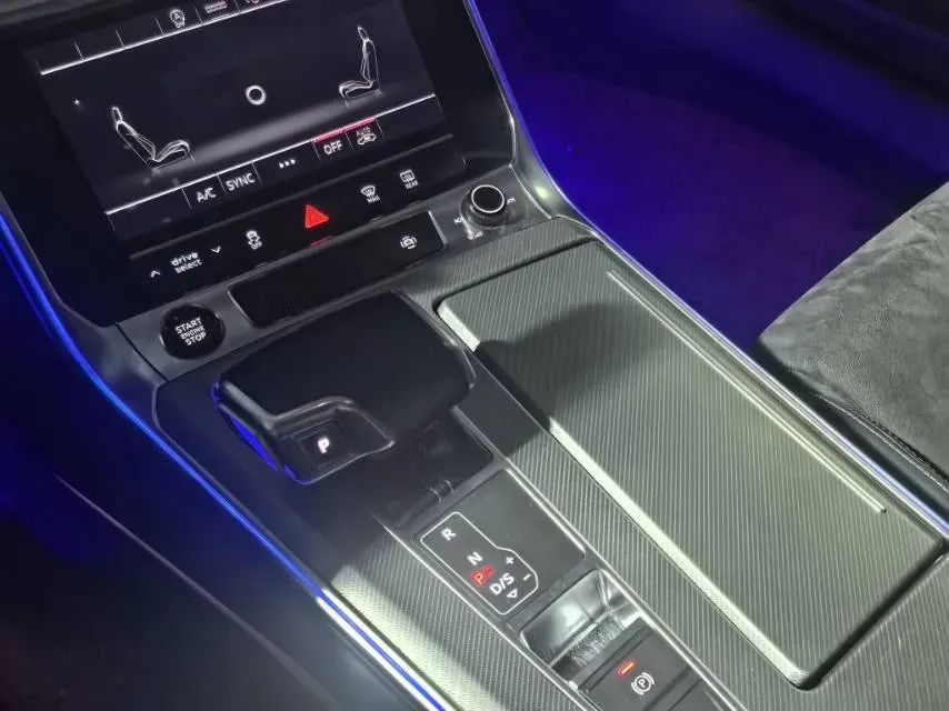 2022 Audi A7L 2.0T 245HP L4 7DCT,autocango,china used car exporter,china ev exporter,chinese used car exporter,chinese used ev exporter