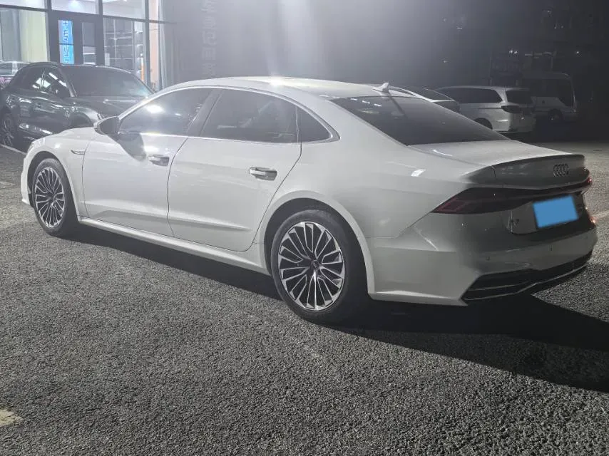 2022 Audi A7L 2.0T 245HP L4 7DCT,autocango,china used car exporter,china ev exporter,chinese used car exporter,chinese used ev exporter