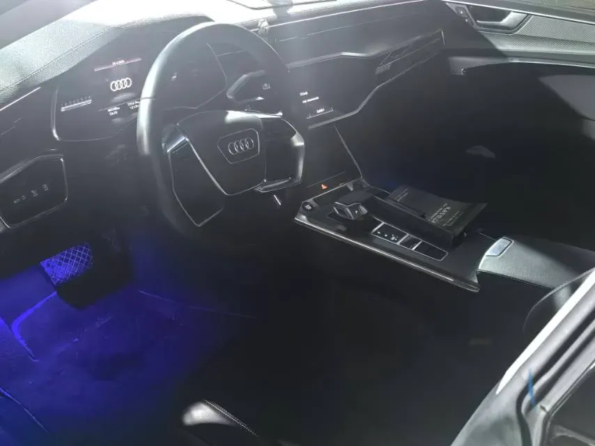 2022 Audi A7L 2.0T 245HP L4 7DCT,autocango,china used car exporter,china ev exporter,chinese used car exporter,chinese used ev exporter