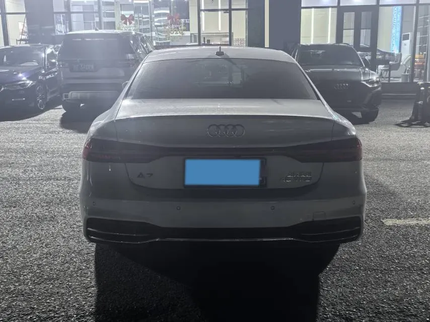 2022 Audi A7L 2.0T 245HP L4 7DCT,autocango,china used car exporter,china ev exporter,chinese used car exporter,chinese used ev exporter
