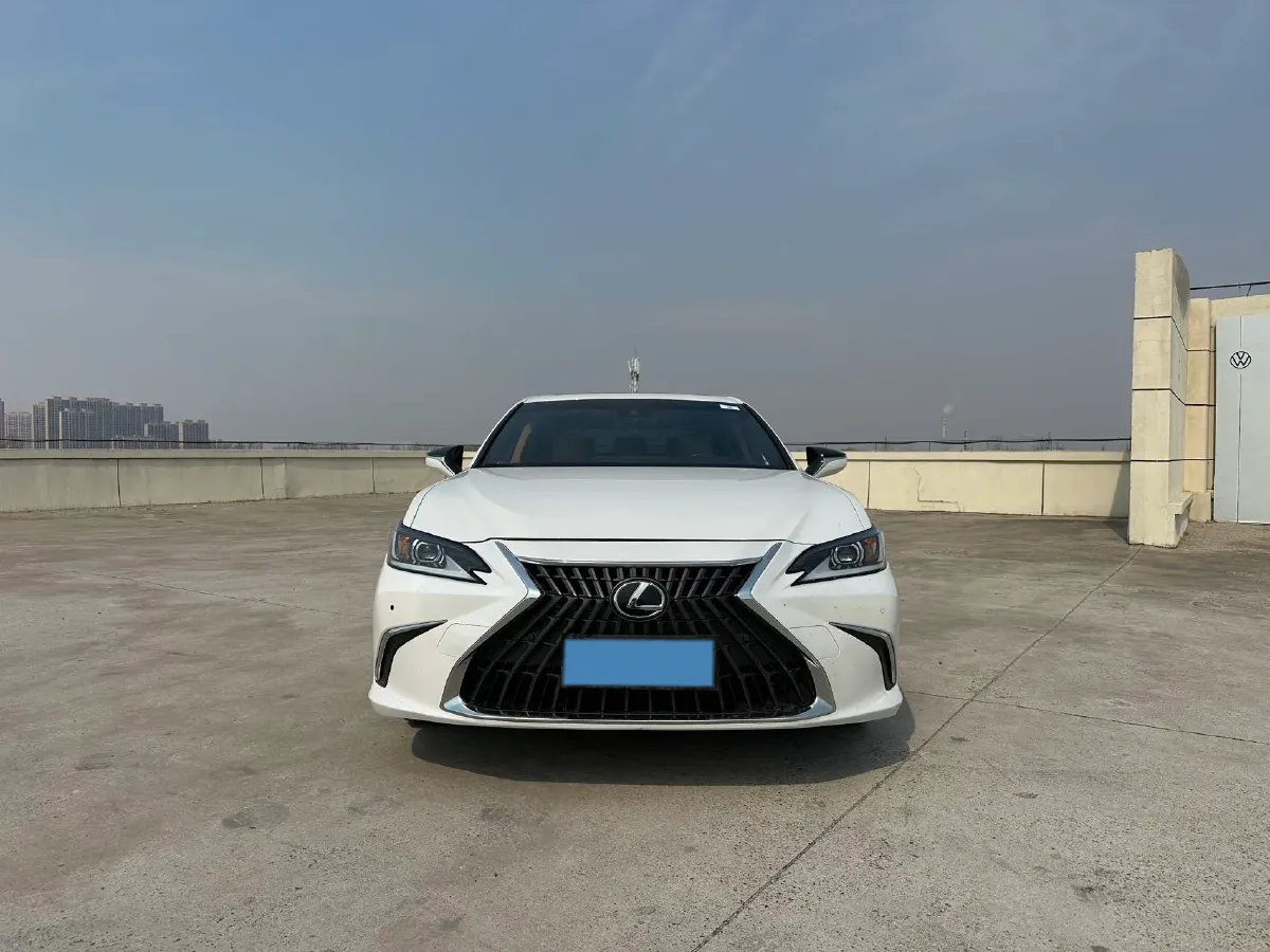 2023 Lexus ES 2.0L 173HP L4 CVT,autocango,china used car exporter,china ev exporter,chinese used car exporter,chinese used ev exporter
