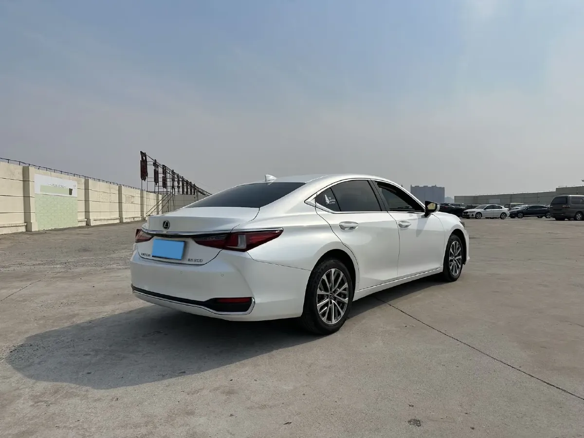 2023 Lexus ES 2.0L 173HP L4 CVT,autocango,china used car exporter,china ev exporter,chinese used car exporter,chinese used ev exporter