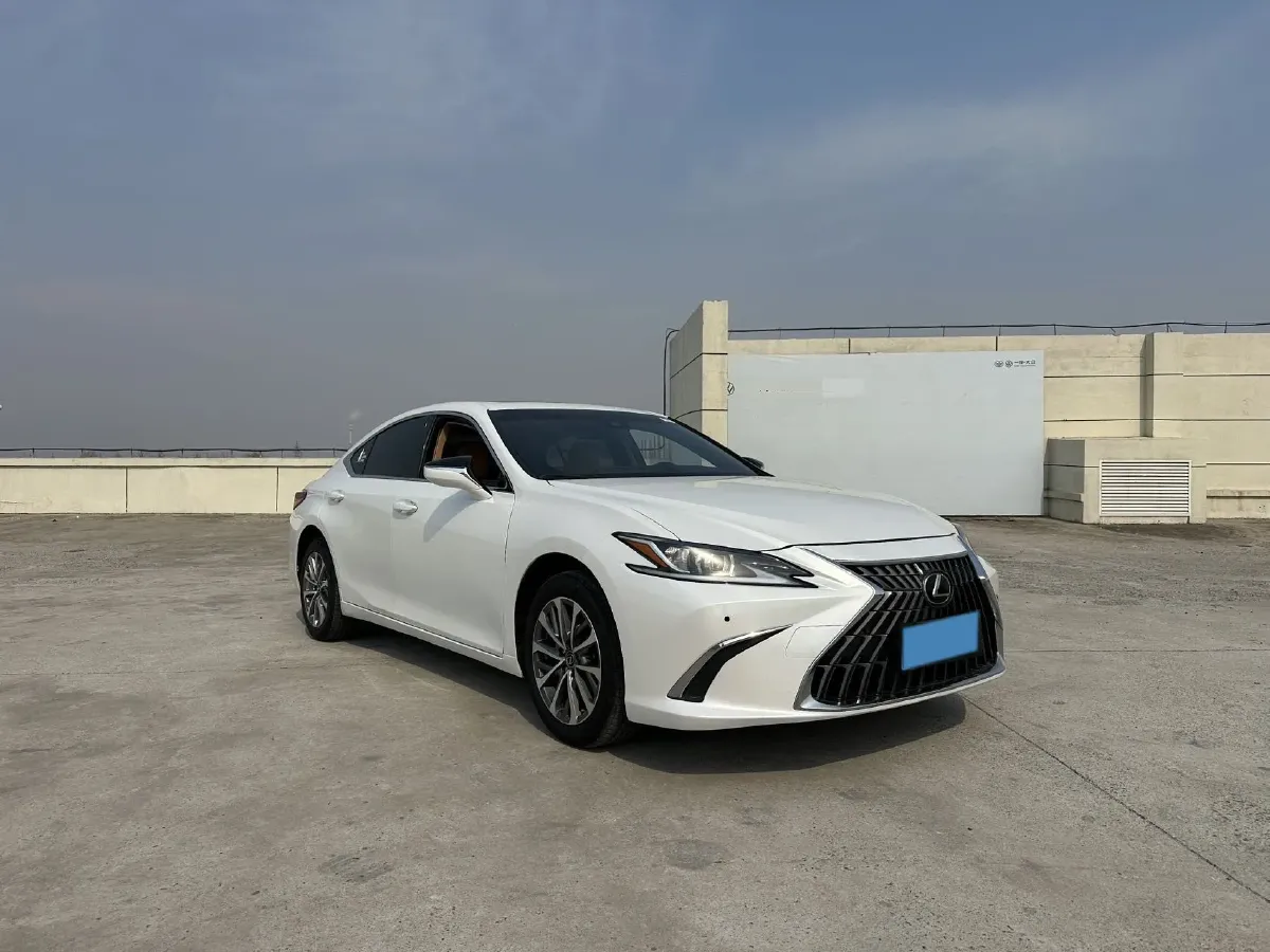 2023 Lexus ES 2.0L 173HP L4 CVT,autocango,china used car exporter,china ev exporter,chinese used car exporter,chinese used ev exporter