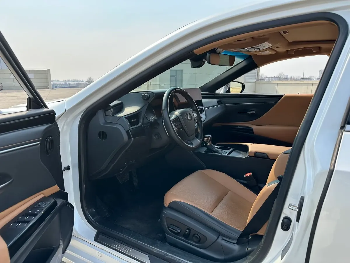 2023 Lexus ES 2.0L 173HP L4 CVT,autocango,china used car exporter,china ev exporter,chinese used car exporter,chinese used ev exporter