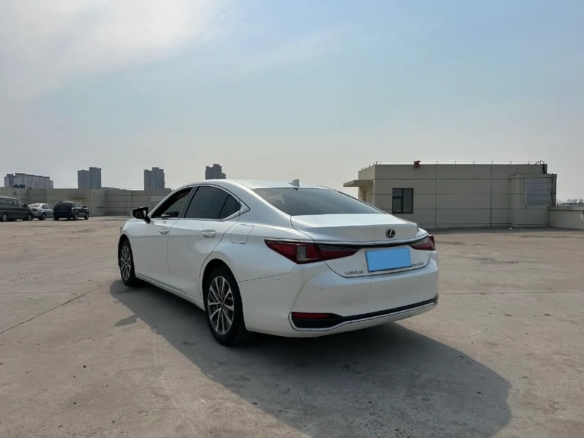 2023 Lexus ES 2.0L 173HP L4 CVT,autocango,china used car exporter,china ev exporter,chinese used car exporter,chinese used ev exporter