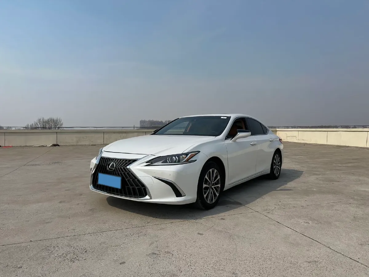 2023 Lexus ES 2.0L 173HP L4 CVT,autocango,china used car exporter,china ev exporter,chinese used car exporter,chinese used ev exporter