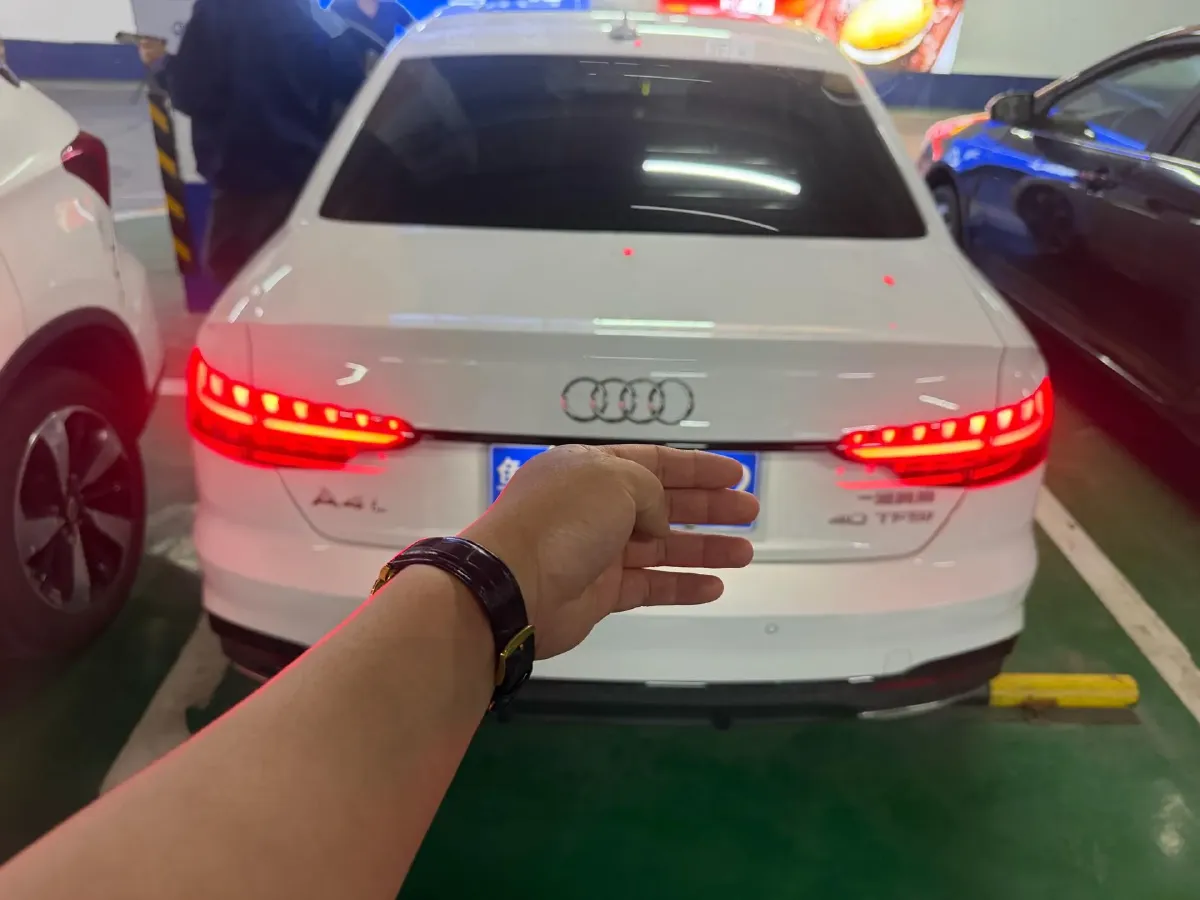 2024 Audi A4L 2.0T 190HP L4 7DCT,autocango,china used car exporter,china ev exporter,chinese used car exporter,chinese used ev exporter