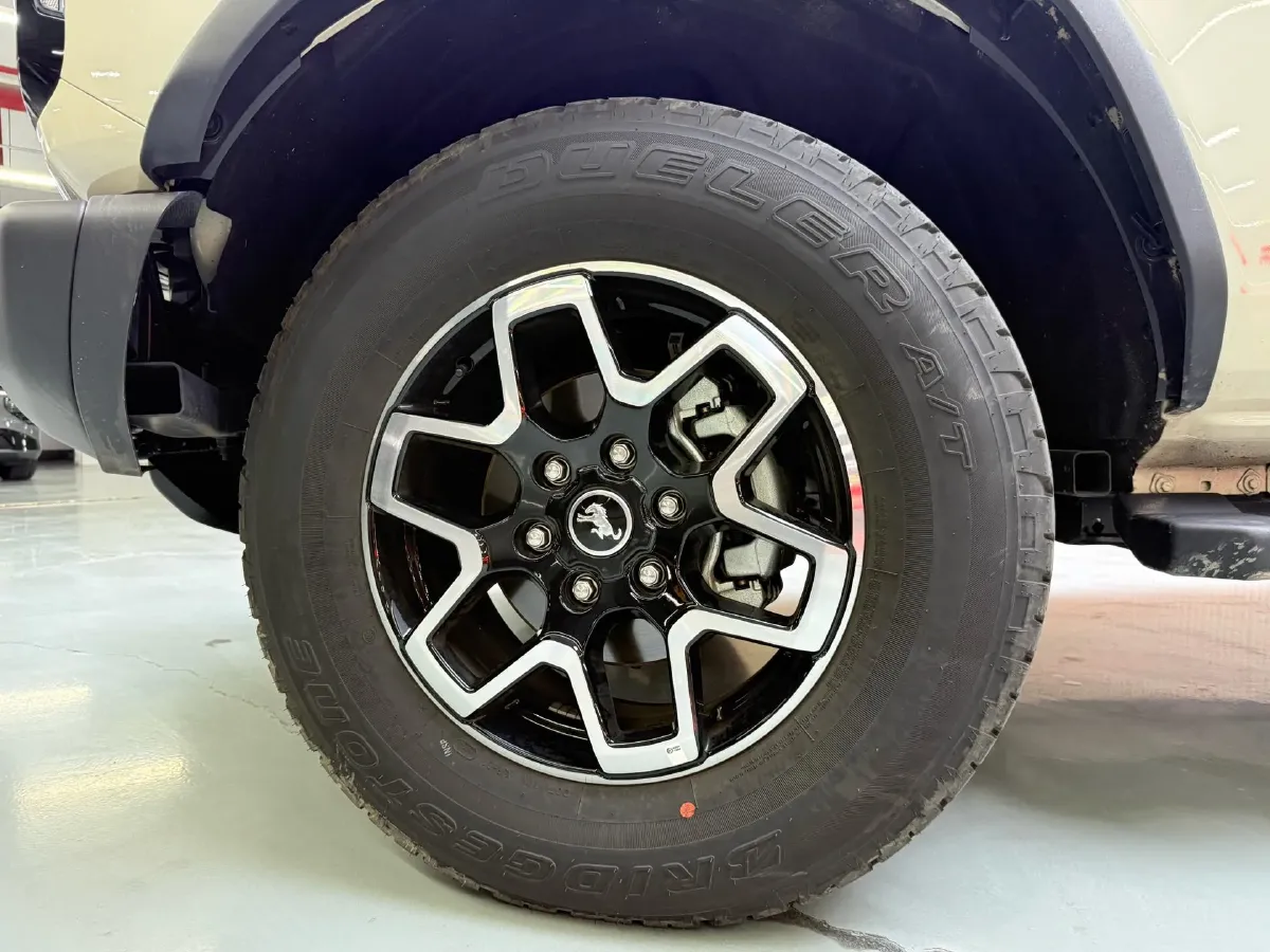 2024 Ford Bronco 2.3T 275HP L4 10AT,autocango,china used car exporter,china ev exporter,chinese used car exporter,chinese used ev exporter