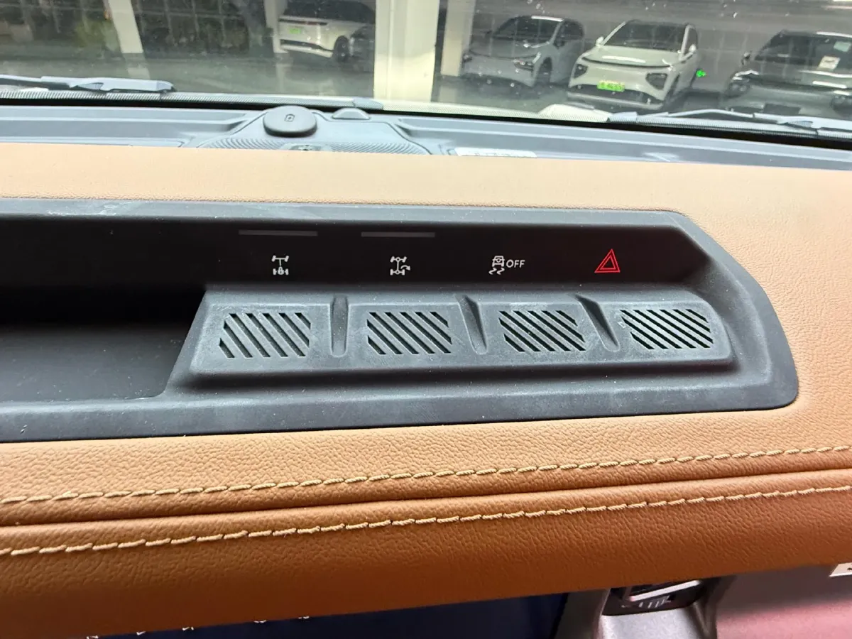 2024 Ford Bronco 2.3T 275HP L4 10AT,autocango,china used car exporter,china ev exporter,chinese used car exporter,chinese used ev exporter