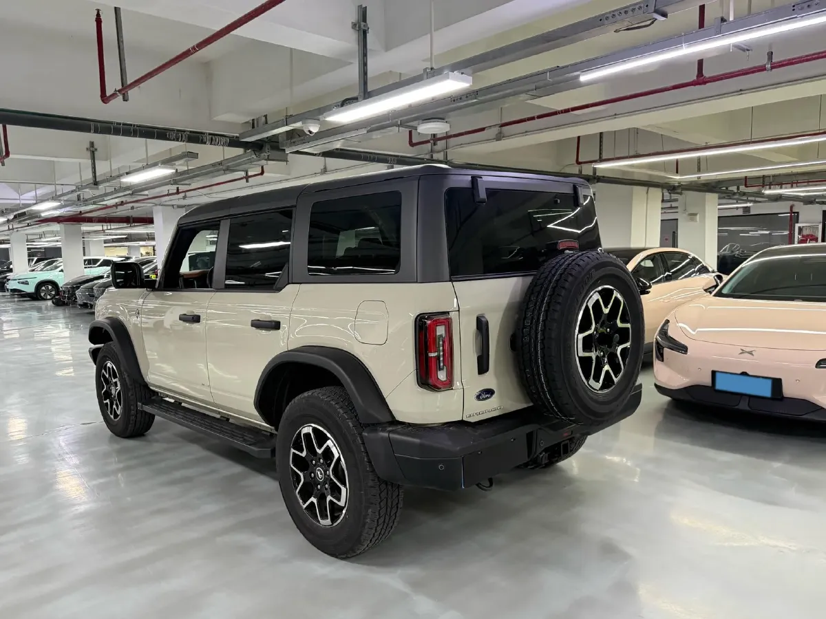 2024 Ford Bronco 2.3T 275HP L4 10AT,autocango,china used car exporter,china ev exporter,chinese used car exporter,chinese used ev exporter