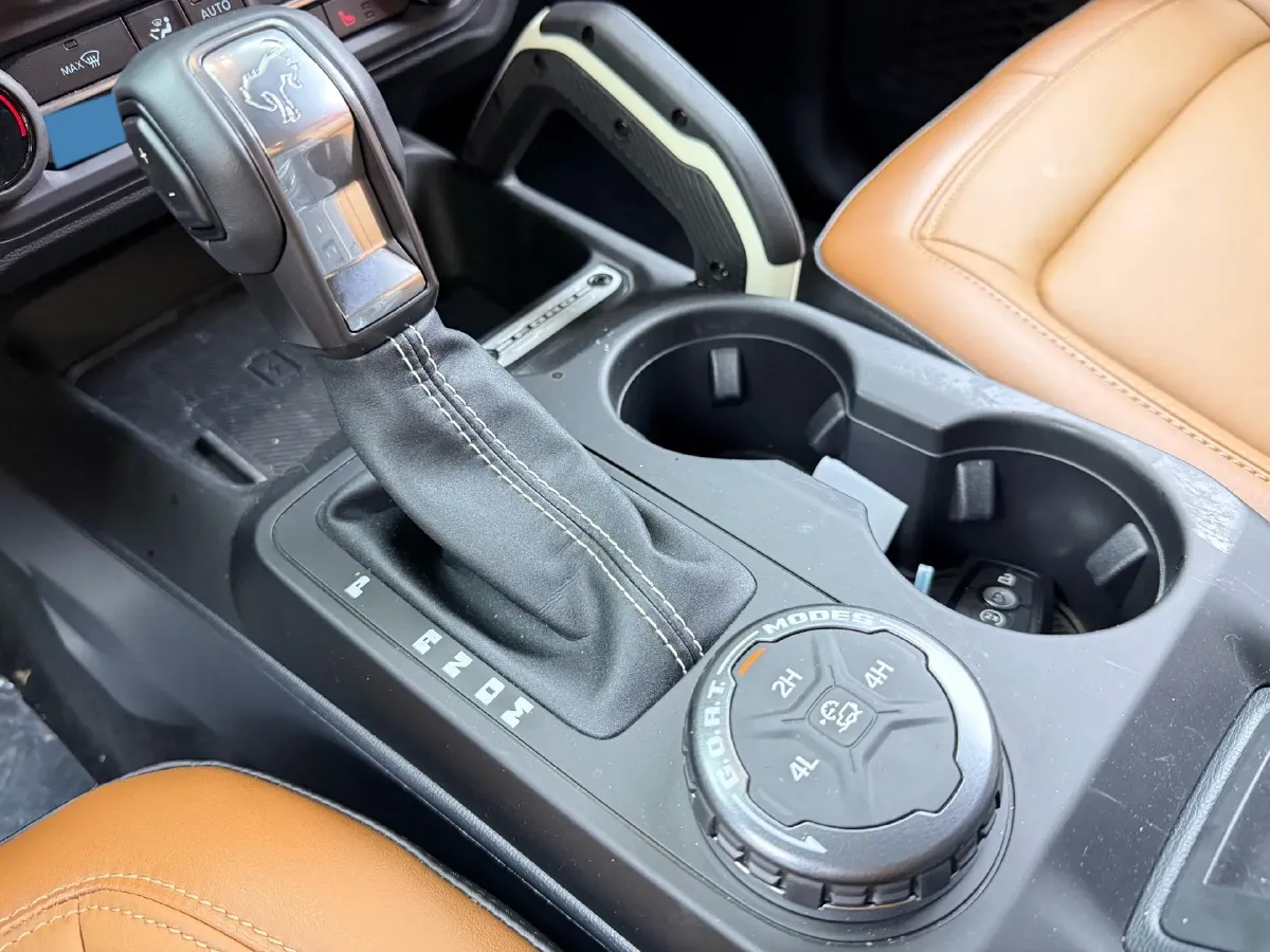 2024 Ford Bronco 2.3T 275HP L4 10AT,autocango,china used car exporter,china ev exporter,chinese used car exporter,chinese used ev exporter