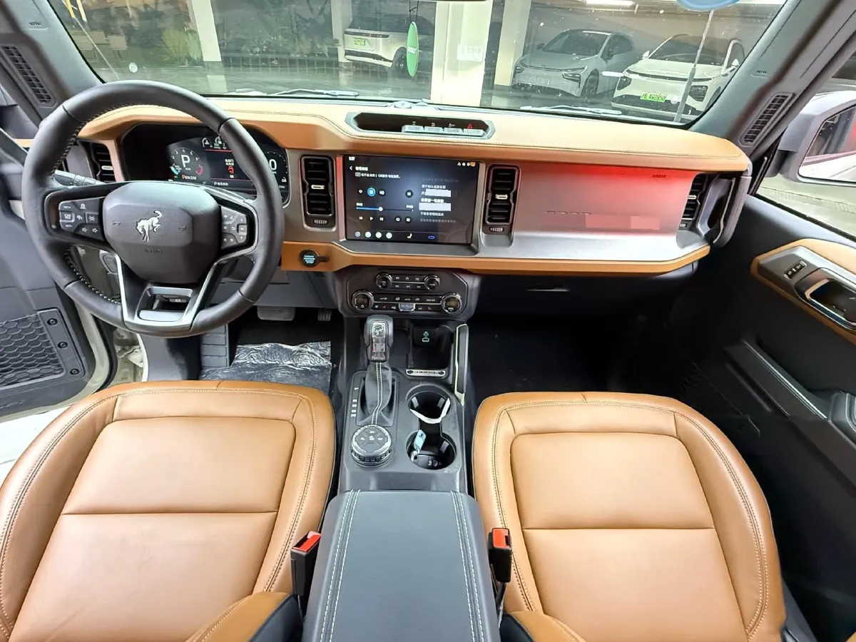 2024 Ford Bronco 2.3T 275HP L4 10AT,autocango,china used car exporter,china ev exporter,chinese used car exporter,chinese used ev exporter