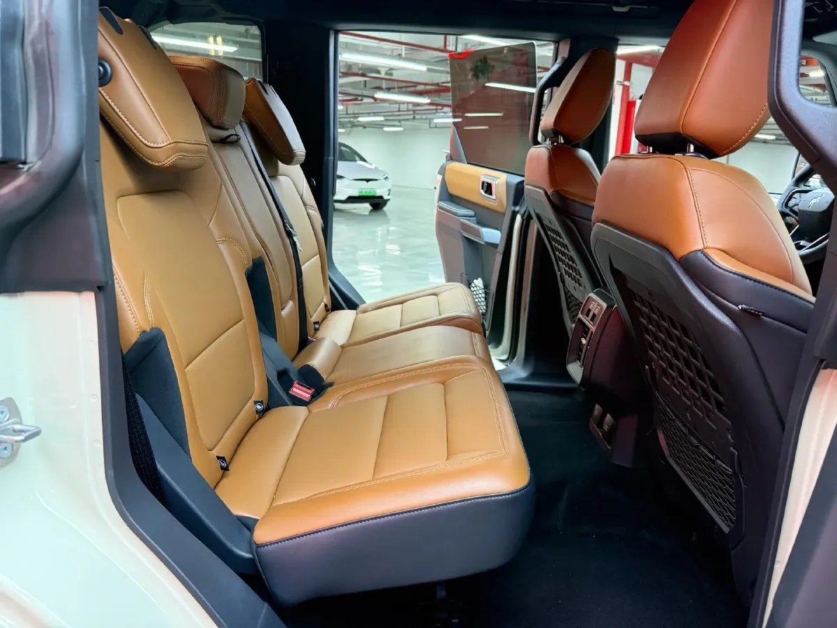 2024 Ford Bronco 2.3T 275HP L4 10AT,autocango,china used car exporter,china ev exporter,chinese used car exporter,chinese used ev exporter