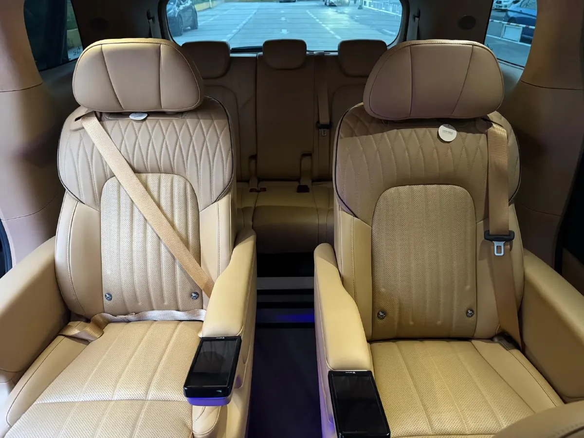 2025 Voyah Dream 1.5T 150HP L4 PHEV 41.7KWH,autocango,china used car exporter,china ev exporter,chinese used car exporter,chinese used ev exporter