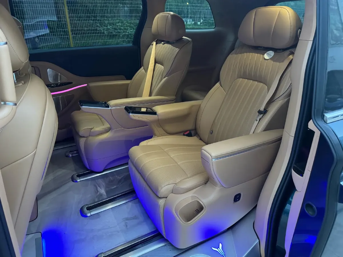 2025 Voyah Dream 1.5T 150HP L4 PHEV 41.7KWH,autocango,china used car exporter,china ev exporter,chinese used car exporter,chinese used ev exporter