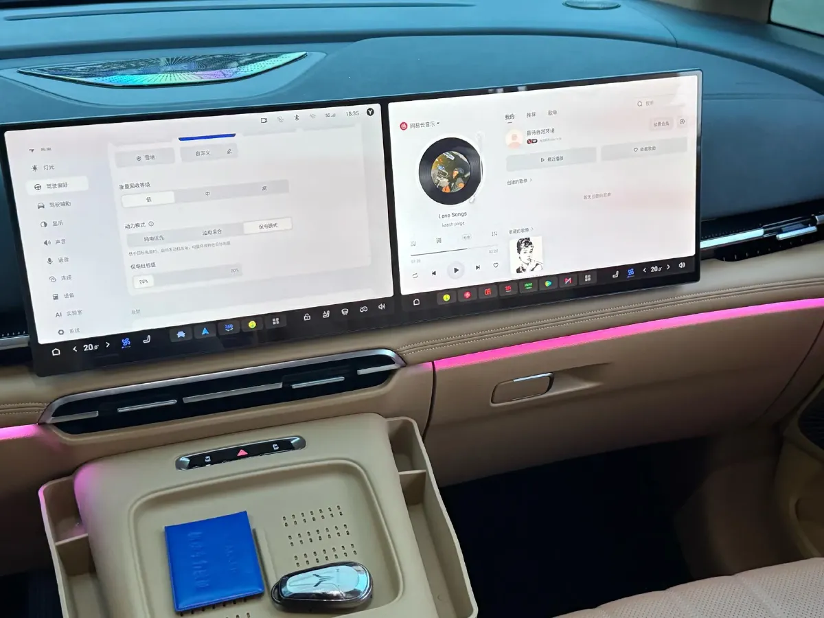 2025 Voyah Dream 1.5T 150HP L4 PHEV 41.7KWH,autocango,china used car exporter,china ev exporter,chinese used car exporter,chinese used ev exporter