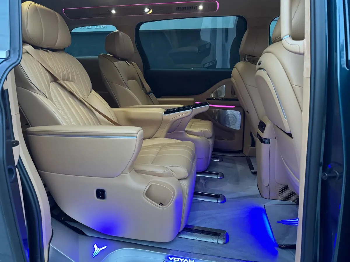 2025 Voyah Dream 1.5T 150HP L4 PHEV 41.7KWH,autocango,china used car exporter,china ev exporter,chinese used car exporter,chinese used ev exporter