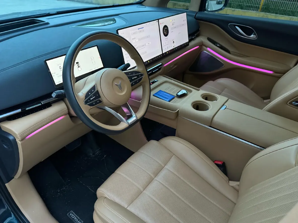 2025 Voyah Dream 1.5T 150HP L4 PHEV 41.7KWH,autocango,china used car exporter,china ev exporter,chinese used car exporter,chinese used ev exporter