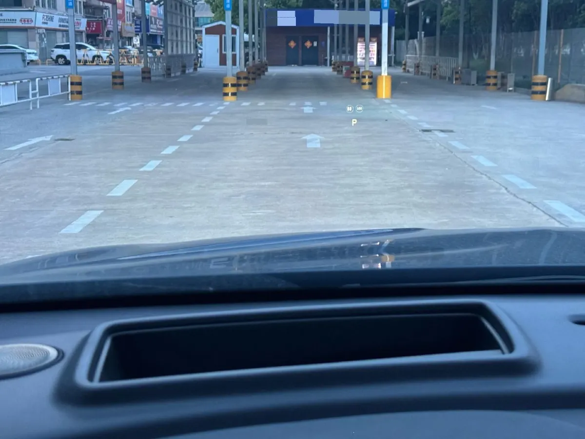 2025 Voyah Dream 1.5T 150HP L4 PHEV 41.7KWH,autocango,china used car exporter,china ev exporter,chinese used car exporter,chinese used ev exporter