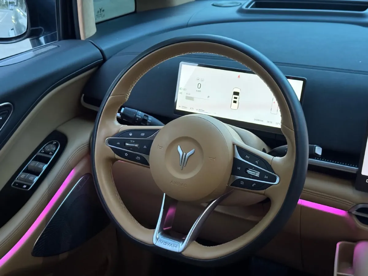 2025 Voyah Dream 1.5T 150HP L4 PHEV 41.7KWH,autocango,china used car exporter,china ev exporter,chinese used car exporter,chinese used ev exporter