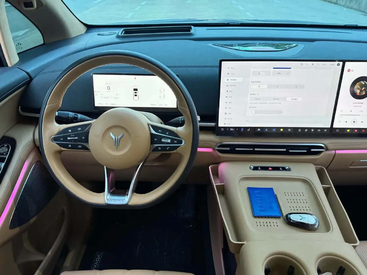 2025 Voyah Dream 1.5T 150HP L4 PHEV 41.7KWH,autocango,china used car exporter,china ev exporter,chinese used car exporter,chinese used ev exporter