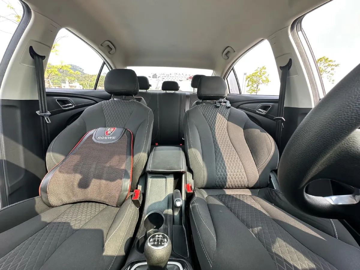 2019 Roewe i5 1.5L 120HP L4 5MT,autocango,china used car exporter,china ev exporter,chinese used car exporter,chinese used ev exporter