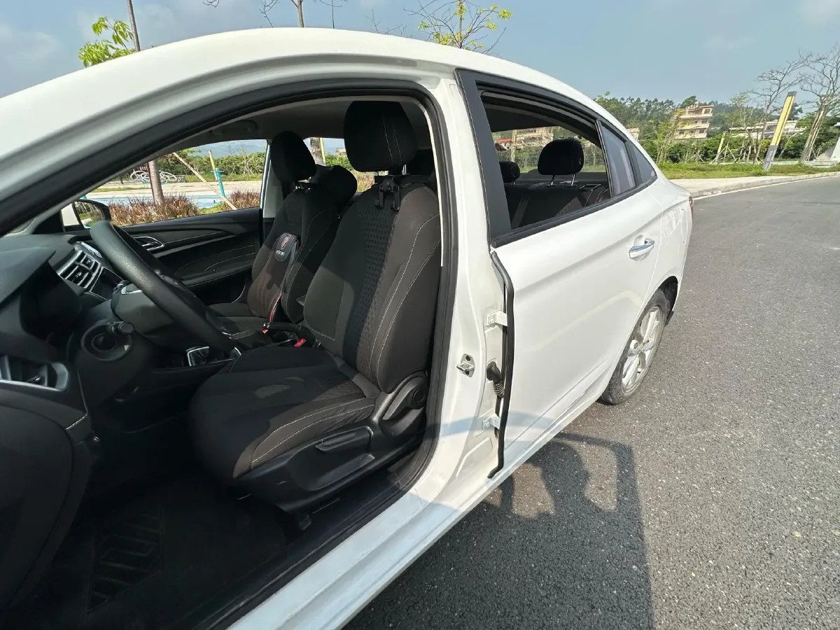 2019 Roewe i5 1.5L 120HP L4 5MT,autocango,china used car exporter,china ev exporter,chinese used car exporter,chinese used ev exporter