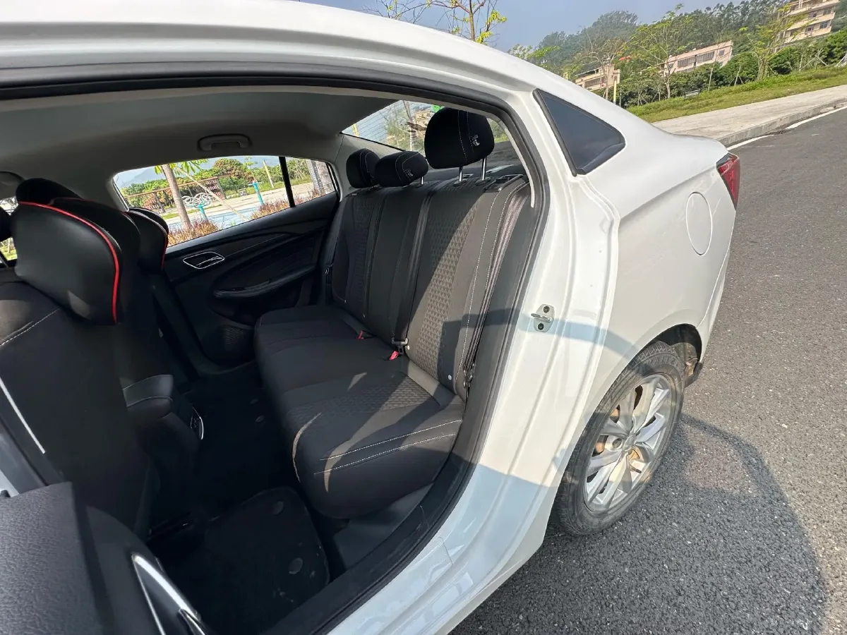 2019 Roewe i5 1.5L 120HP L4 5MT,autocango,china used car exporter,china ev exporter,chinese used car exporter,chinese used ev exporter