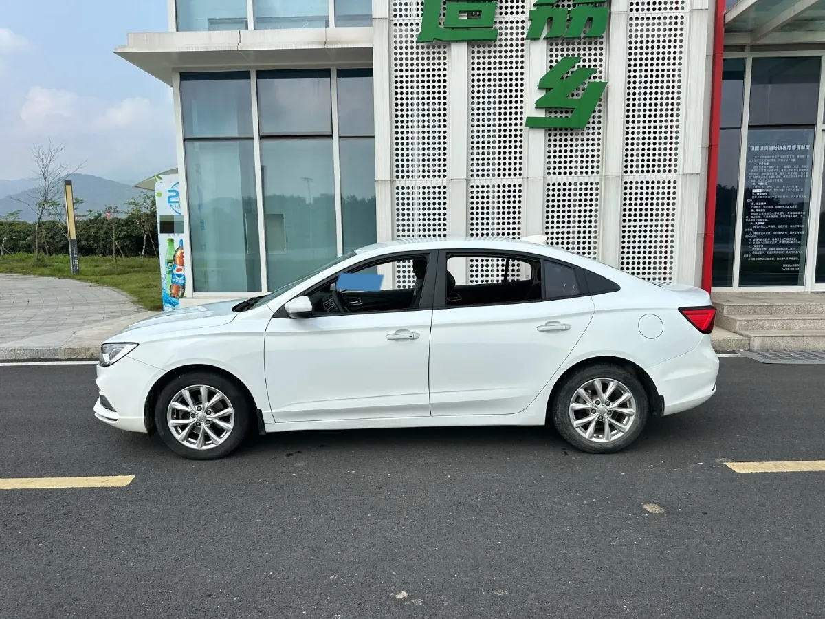 2019 Roewe i5 1.5L 120HP L4 5MT,autocango,china used car exporter,china ev exporter,chinese used car exporter,chinese used ev exporter