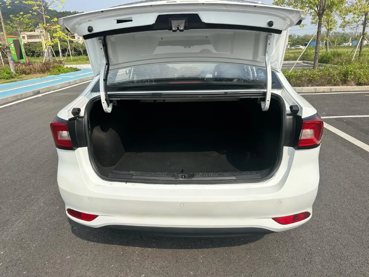 2019 Roewe i5 1.5L 120HP L4 5MT,autocango,china used car exporter,china ev exporter,chinese used car exporter,chinese used ev exporter