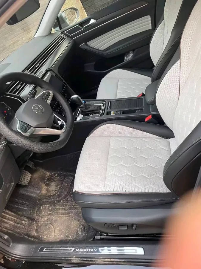 2026 Volkswagen Magotan 2.0T 220HP L4 7DCT,autocango,china used car exporter,china ev exporter,chinese used car exporter,chinese used ev exporter