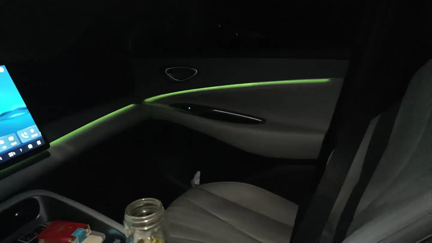 2025 LanDian E5 PLUS 1.5L 95HP L4 E-CVT PHEV,autocango,china used car exporter,china ev exporter,chinese used car exporter,chinese used ev exporter