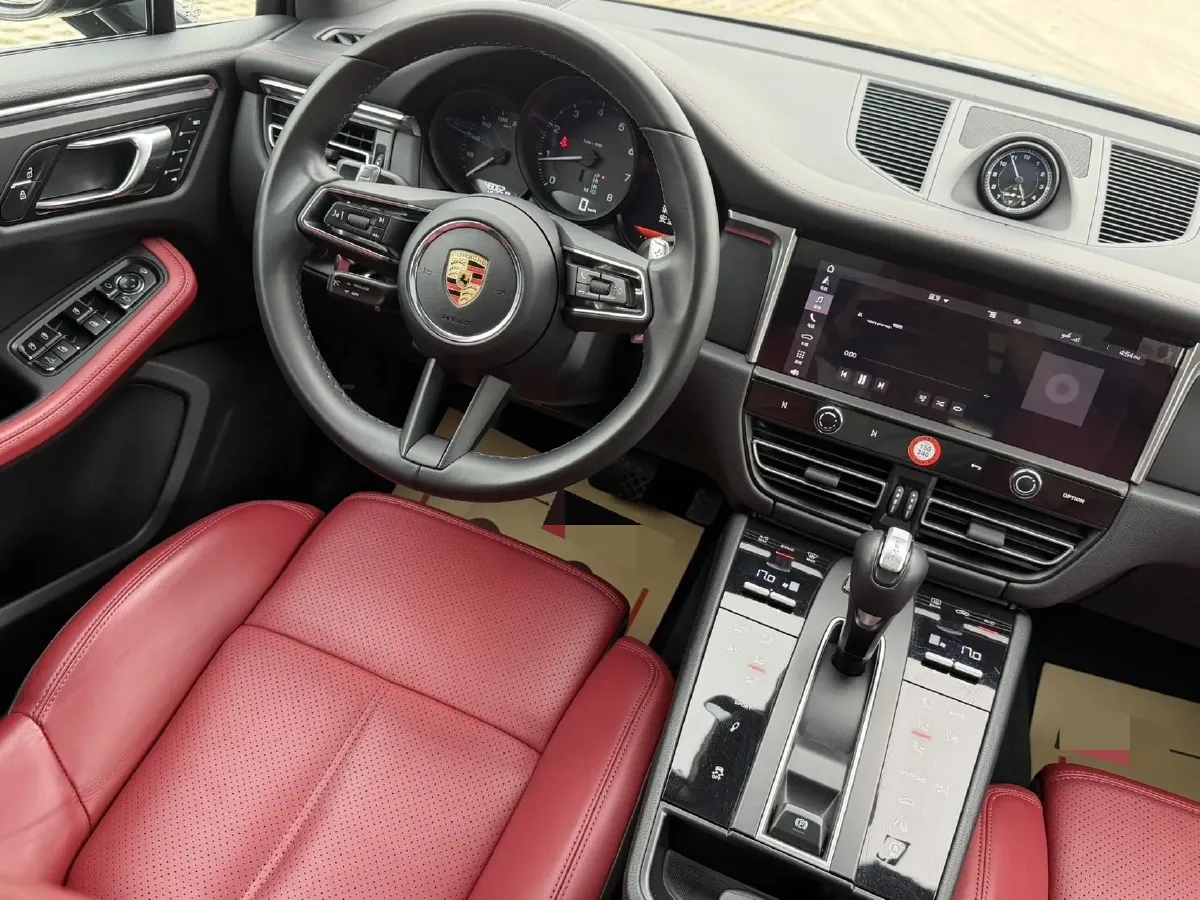 2024 Porsche Macan 2.0T 265HP L4 7DCT,autocango,china used car exporter,china ev exporter,chinese used car exporter,chinese used ev exporter