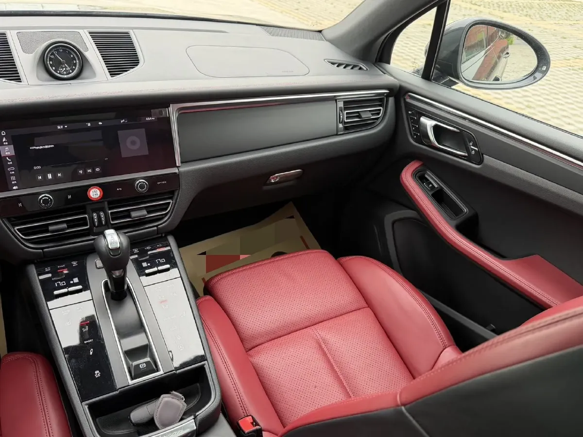 2024 Porsche Macan 2.0T 265HP L4 7DCT,autocango,china used car exporter,china ev exporter,chinese used car exporter,chinese used ev exporter