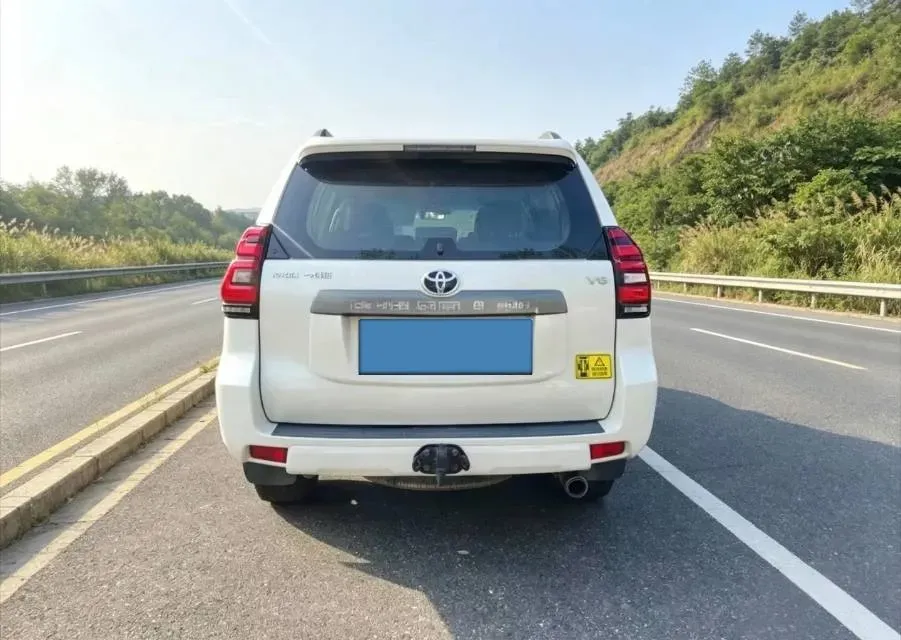 2018 Land Rover Discovery Sport 2.0T 241HP L4 9AT,autocango,china used car exporter,china ev exporter,chinese used car exporter,chinese used ev exporter