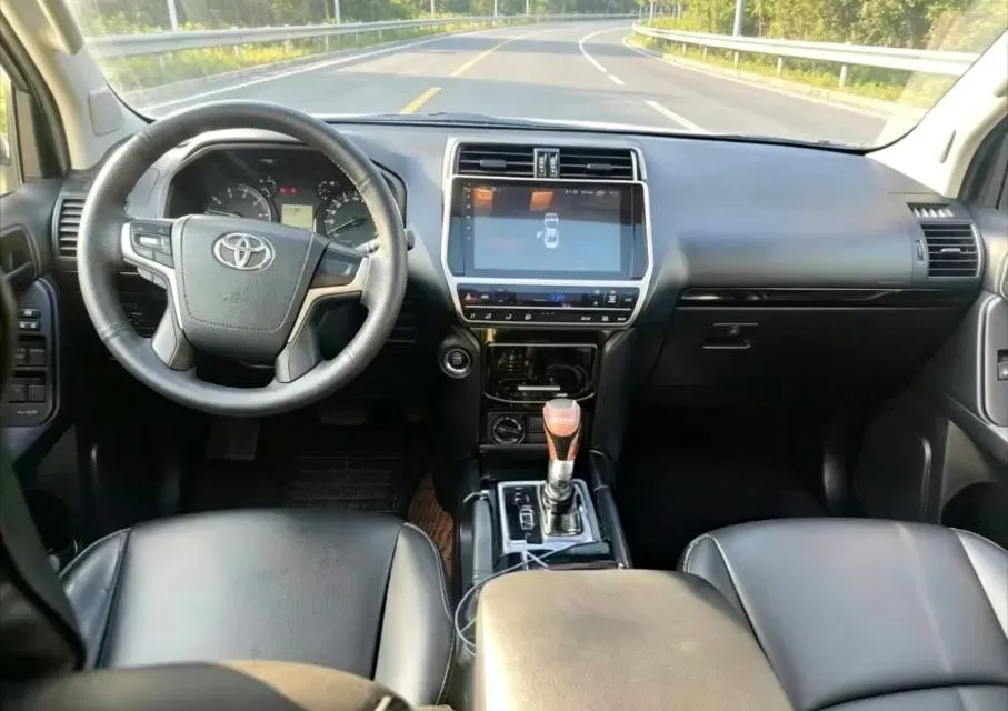 2018 Land Rover Discovery Sport 2.0T 241HP L4 9AT,autocango,china used car exporter,china ev exporter,chinese used car exporter,chinese used ev exporter