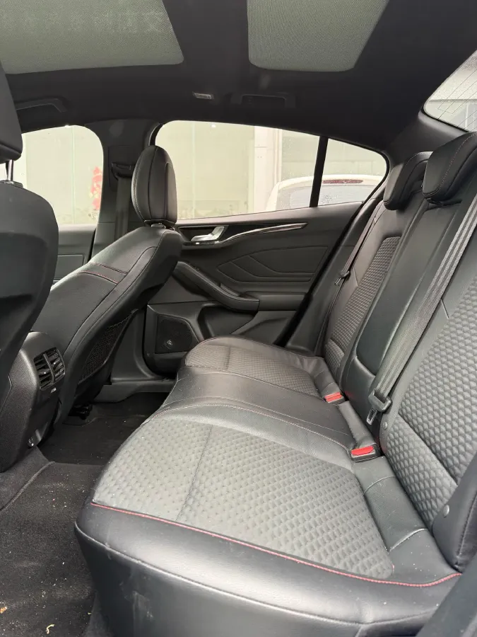 2020 Ford Focus 1.5T 174HP L3 8AT,autocango,china used car exporter,china ev exporter,chinese used car exporter,chinese used ev exporter