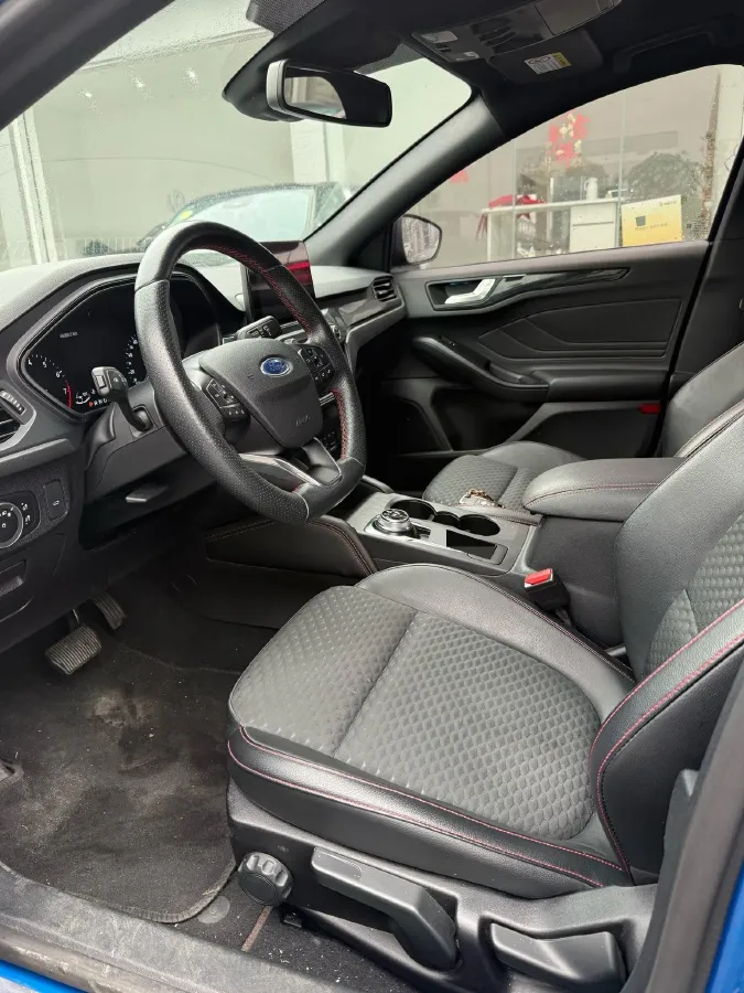 2020 Ford Focus 1.5T 174HP L3 8AT,autocango,china used car exporter,china ev exporter,chinese used car exporter,chinese used ev exporter