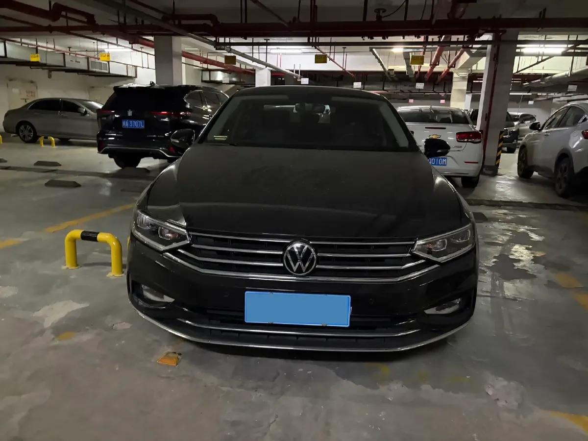 2020 Volkswagen Magotan 2.0T 186HP L4 7DCT,autocango,china used car exporter,china ev exporter,chinese used car exporter,chinese used ev exporter