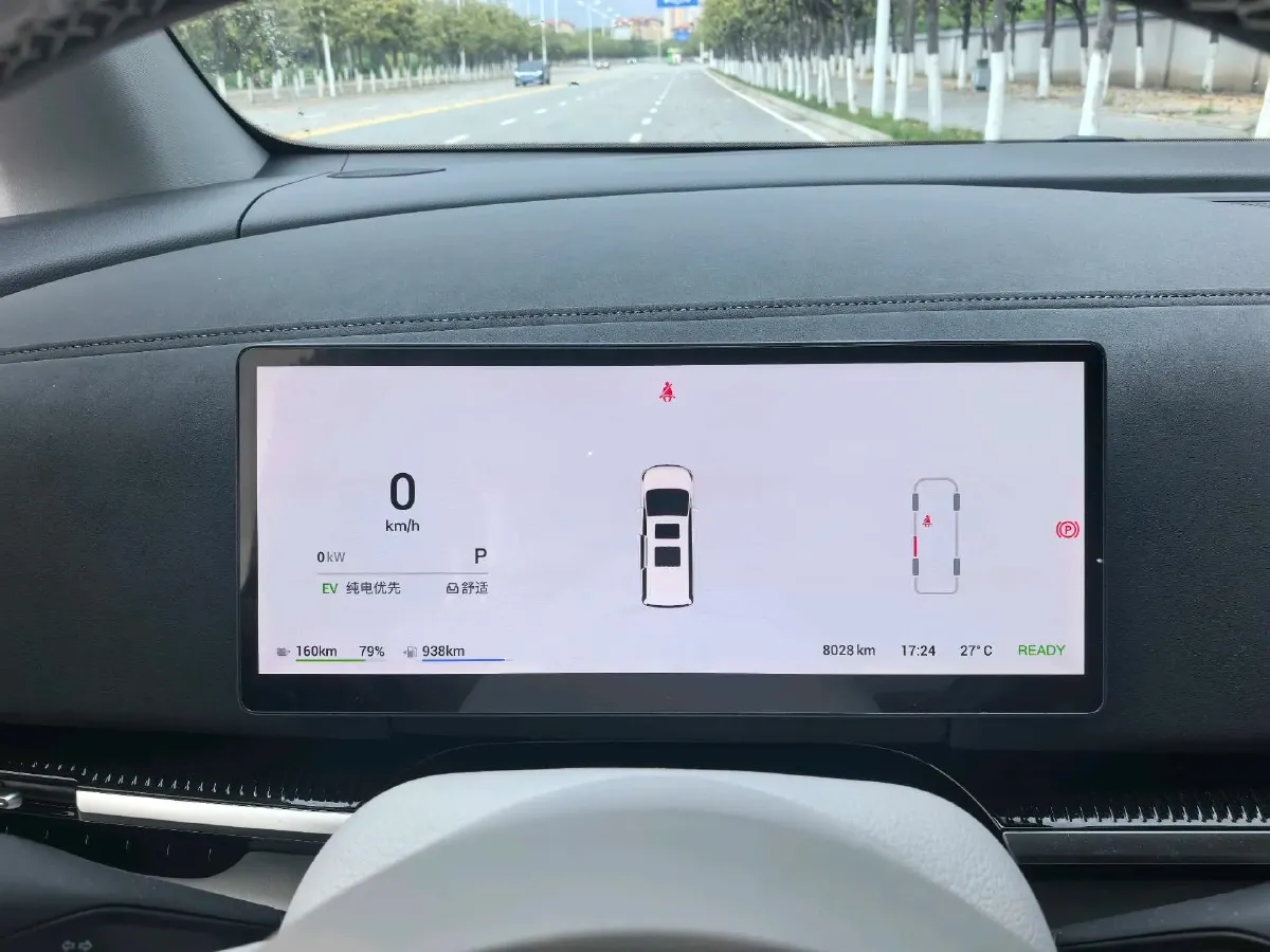 2025 Voyah Dream 1.5T 150HP L4 PHEV 41.7KWH,autocango,china used car exporter,china ev exporter,chinese used car exporter,chinese used ev exporter