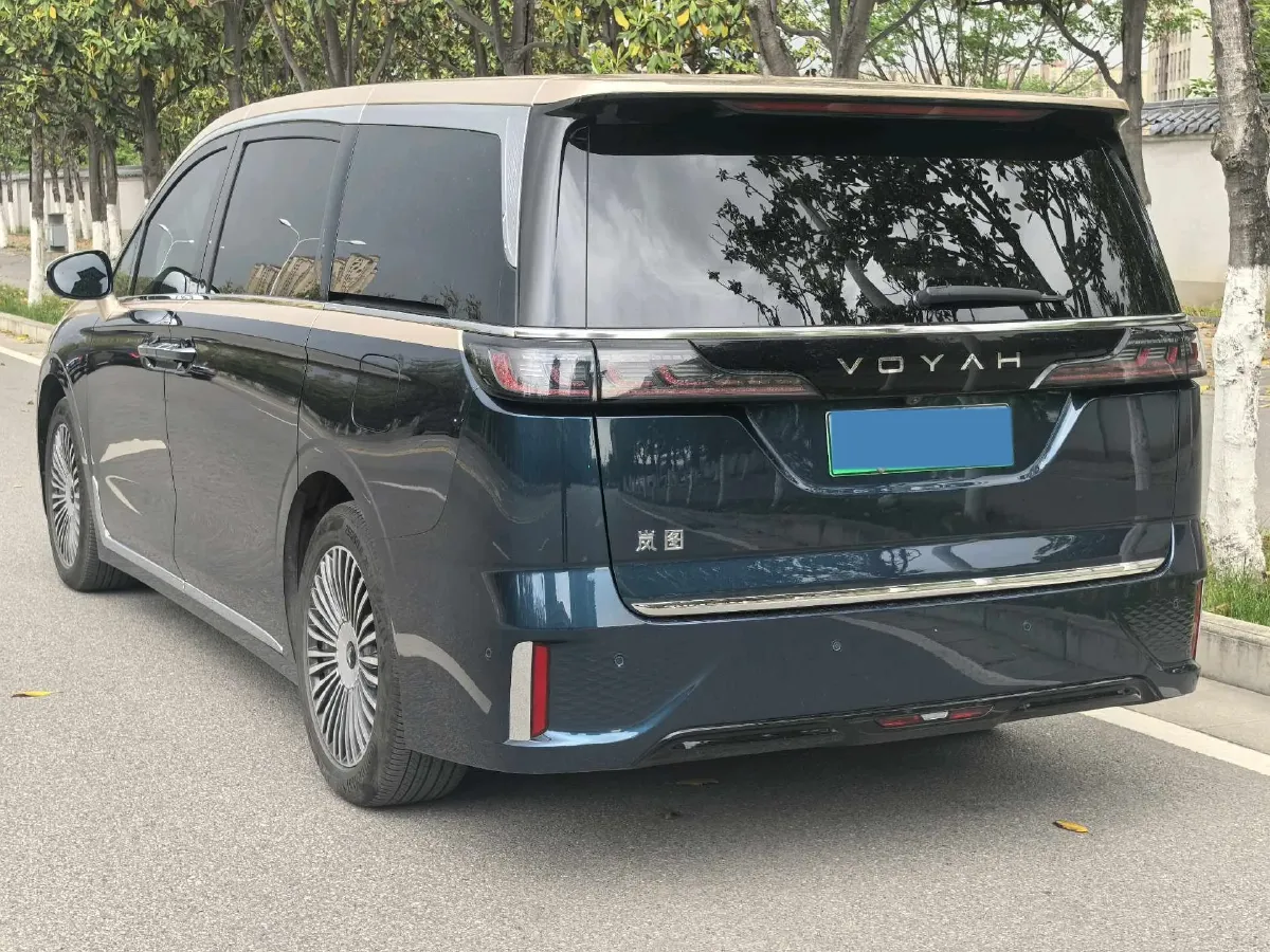 2025 Voyah Dream 1.5T 150HP L4 PHEV 41.7KWH,autocango,china used car exporter,china ev exporter,chinese used car exporter,chinese used ev exporter