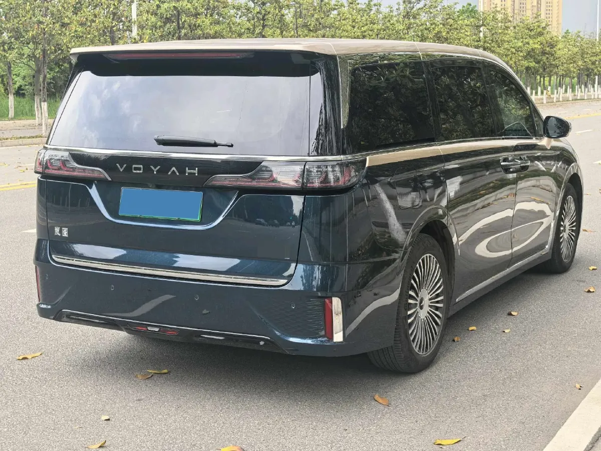 2025 Voyah Dream 1.5T 150HP L4 PHEV 41.7KWH,autocango,china used car exporter,china ev exporter,chinese used car exporter,chinese used ev exporter