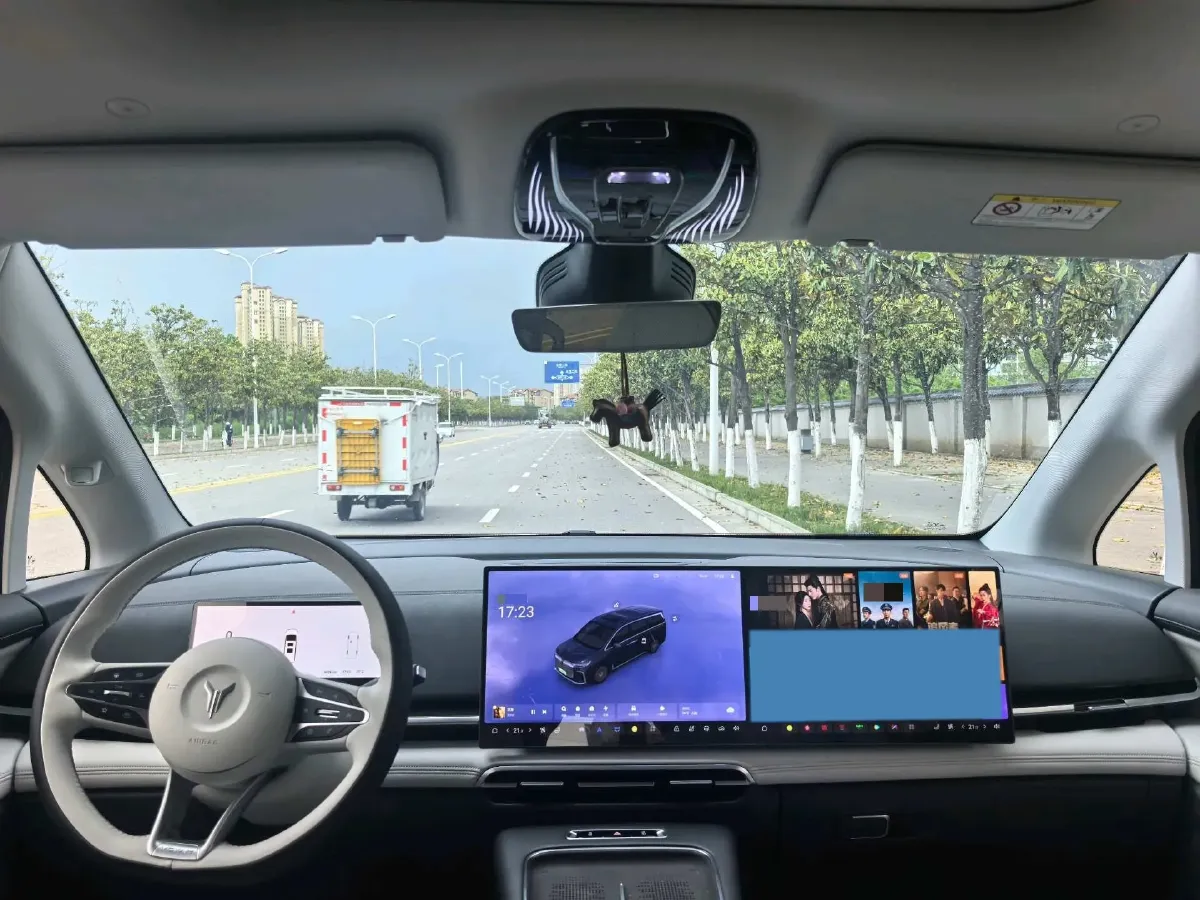 2025 Voyah Dream 1.5T 150HP L4 PHEV 41.7KWH,autocango,china used car exporter,china ev exporter,chinese used car exporter,chinese used ev exporter