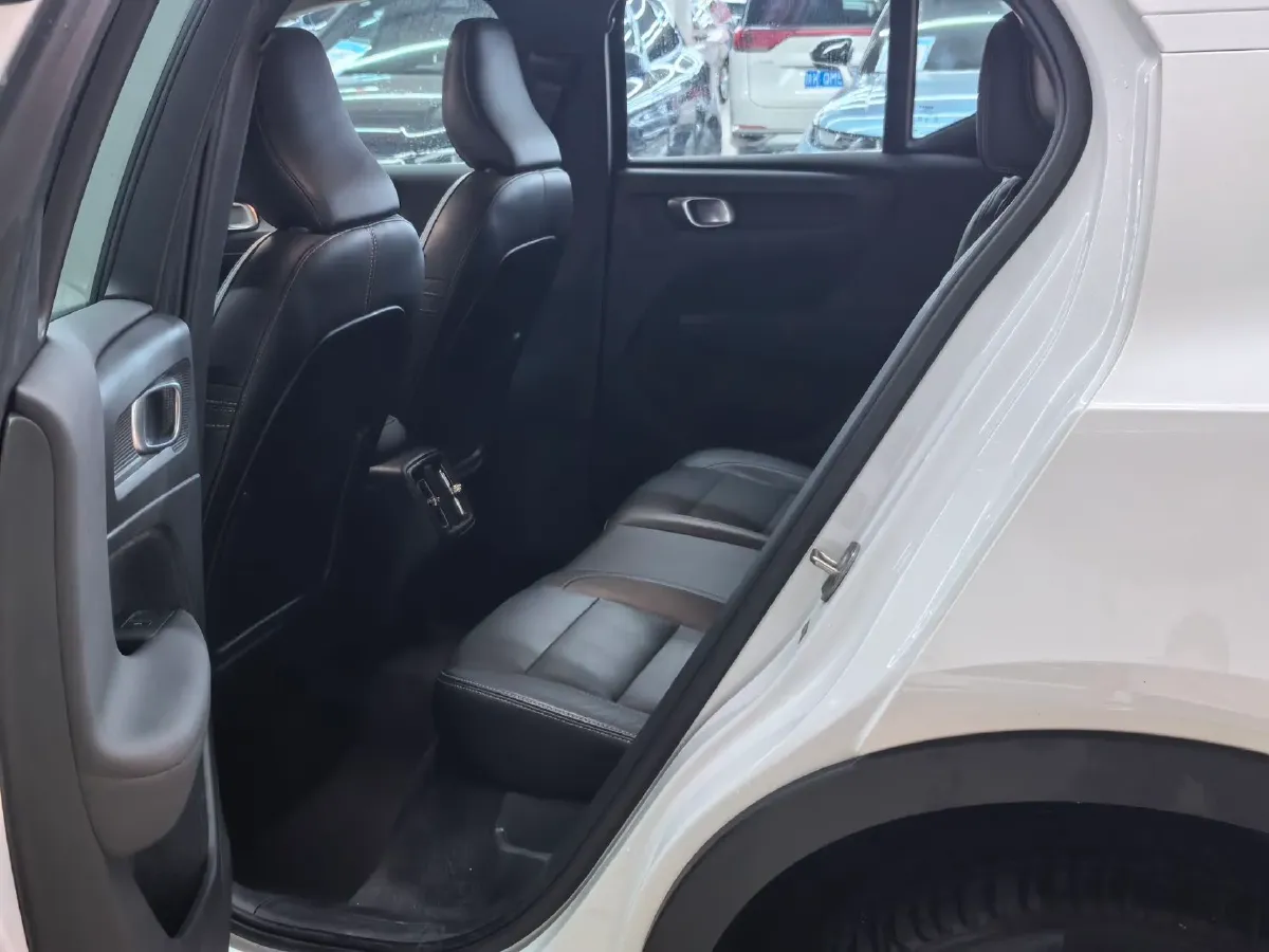 2024 Volvo XC40 2.0T 197HP L4 7DCT,autocango,china used car exporter,china ev exporter,chinese used car exporter,chinese used ev exporter